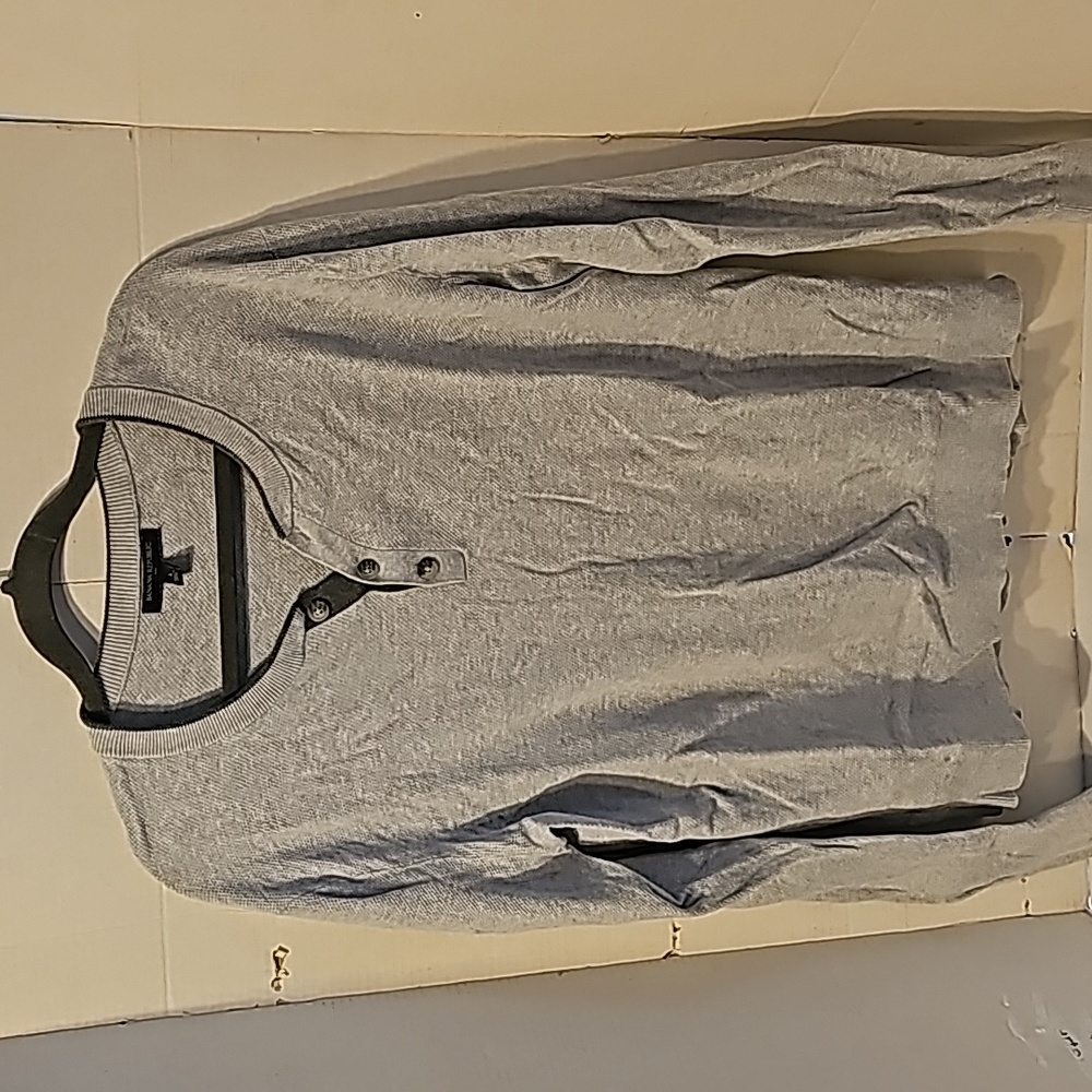 Banana Republic 3 button Knit Hensley Shirt. Size Large. 100% cotton.